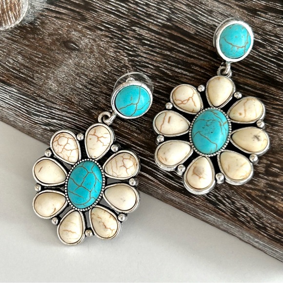 🌸Marbled Bohemian Earrings. Turquoise & Ivory. Natural Stone - Picture 5 of 10